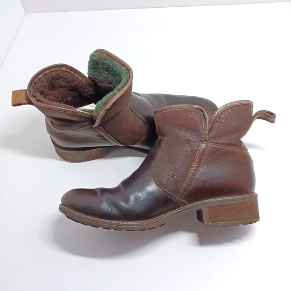 UGG Lavelle Casual Leather Zippered Ankle Boots
